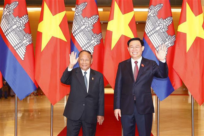 Le président de l'AN vietnamienne rencontre son homologue cambodgien ảnh 2 Le président de l'AN vietnamienne rencontre son homologue cambodgien ảnh 2