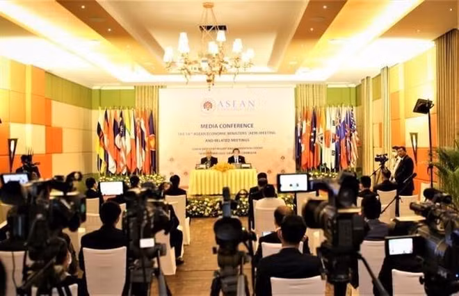 L’AEM-54 s’engage à œuvrer pour une ASEAN ouverte aux affaires ảnh 2