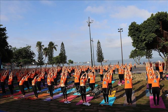 Journée internationale du yoga célébrée à Ba Ria - Vung Tau ảnh 1 Journée internationale du yoga célébrée à Ba Ria - Vung Tau ảnh 1