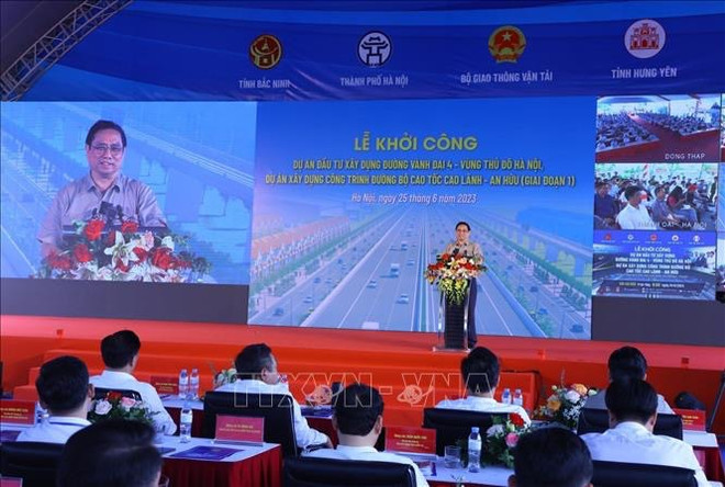 Le Premier ministre Pham Minh Chinh lance deux projets routiers importants ảnh 1 Le Premier ministre Pham Minh Chinh lance deux projets routiers importants ảnh 1