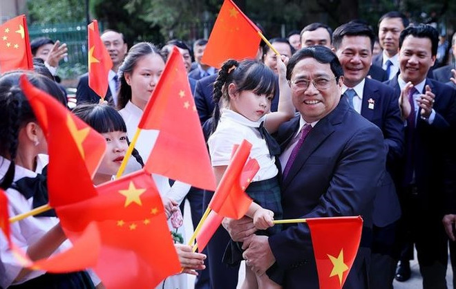 Le PM rencontre la communauté vietnamienne en Chine ảnh 1