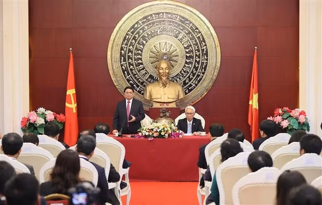 Le PM rencontre la communauté vietnamienne en Chine ảnh 2 Le PM rencontre la communauté vietnamienne en Chine ảnh 2