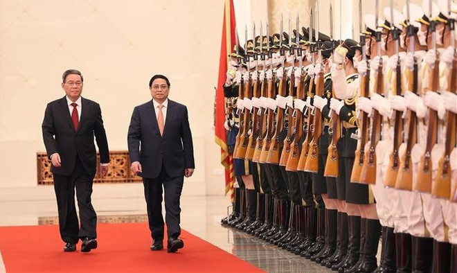 Le PM chinois préside la cérémonie d'accueil du PM vietnamien ảnh 1 Le PM chinois préside la cérémonie d'accueil du PM vietnamien ảnh 1