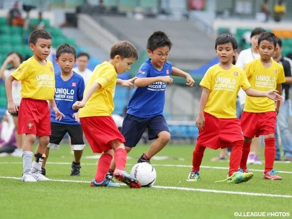 120 enfants japonais et vietnamiens participeront au JFA Uniqlo Soccer Kids au Vietnam ảnh 1 120 enfants japonais et vietnamiens participeront au JFA Uniqlo Soccer Kids au Vietnam ảnh 1