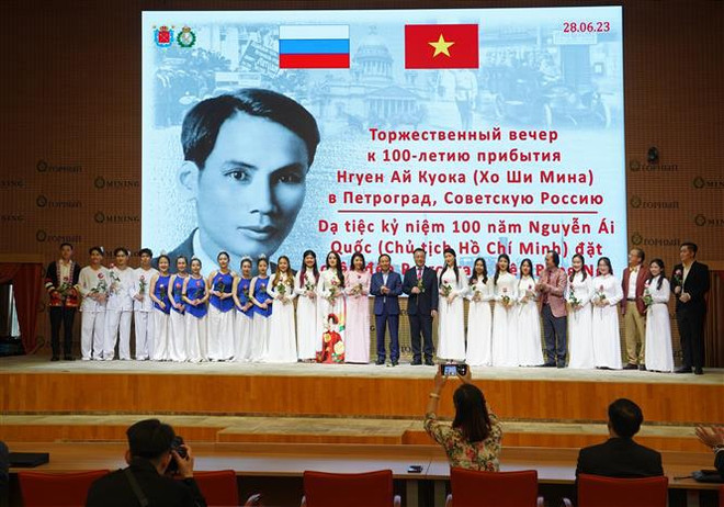 Commémoration du 100e anniversaire de l'arrivée du président Ho Chi Minh en Russie ảnh 1 Commémoration du 100e anniversaire de l'arrivée du président Ho Chi Minh en Russie ảnh 1