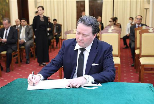 Sentiments des amis internationaux pour l'ancien vice-Premier ministre Vu Khoan ảnh 3 Sentiments des amis internationaux pour l'ancien vice-Premier ministre Vu Khoan ảnh 3