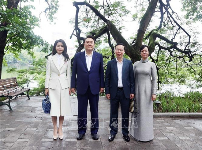 Le président sud-coréen termine sa visite d'État au Vietnam ảnh 2 Le président sud-coréen termine sa visite d'État au Vietnam ảnh 2