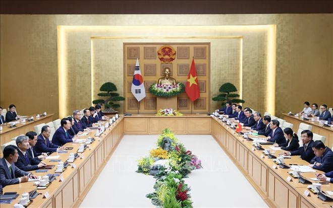 Le Premier ministre Pham Minh Chinh rencontre le président sud-coréen Yoon Suk Yeol ảnh 2 Le Premier ministre Pham Minh Chinh rencontre le président sud-coréen Yoon Suk Yeol ảnh 2