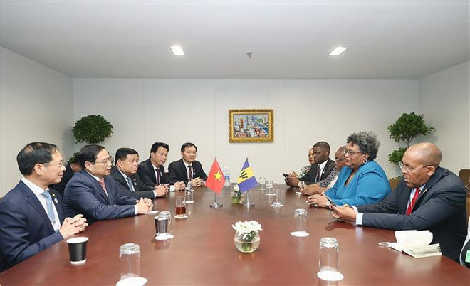 Le PM Pham Minh Chinh rencontre ses homologues de la Mongolie et de la Barbade ảnh 2 Le PM Pham Minh Chinh rencontre ses homologues de la Mongolie et de la Barbade ảnh 2