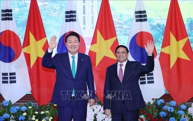 Le Premier ministre Pham Minh Chinh rencontre le président sud-coréen Yoon Suk Yeol ảnh 1 Le Premier ministre Pham Minh Chinh rencontre le président sud-coréen Yoon Suk Yeol ảnh 1