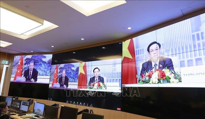 Vietnam-Chine : entretien virtuel entre les deux chefs des organes législatifs ảnh 1 Vietnam-Chine : entretien virtuel entre les deux chefs des organes législatifs ảnh 1