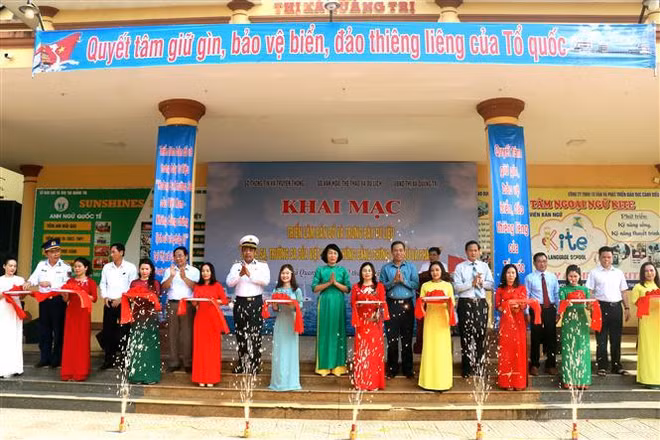 Exposition sur Hoang Sa et Truong Sa à Quang Tri ảnh 1