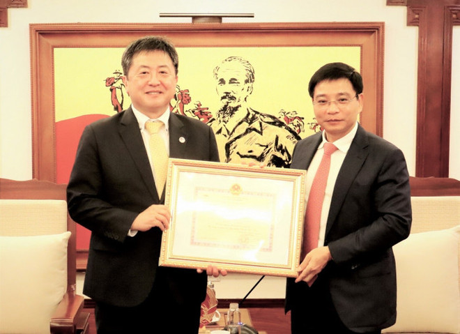 Le représentant en chef de la JICA au Vietnam à l'honneur ảnh 1