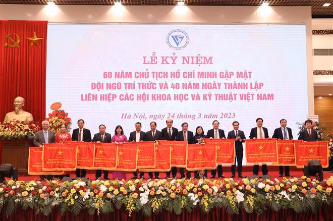 Le leader du Parti exhorte à développer le contingent des intellectuels ảnh 3