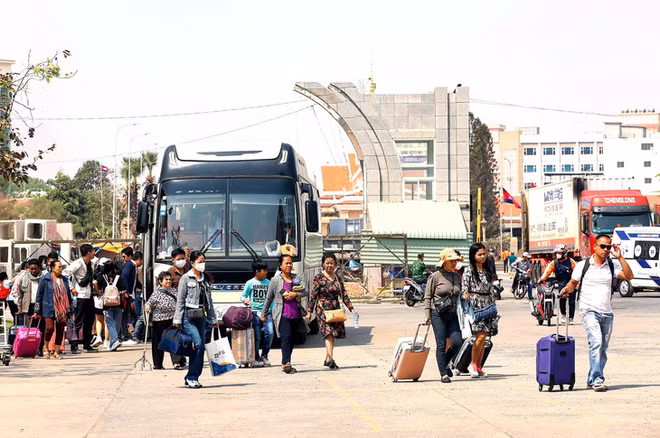 Le Vietnam, une destination préférée de nombreux Cambodgiens ảnh 1