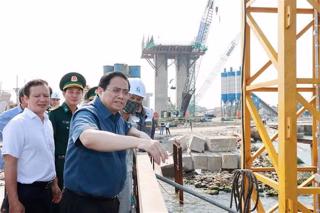 Le PM inspecte des projets dans la province de Thua Thiên-Huê ảnh 2 Le PM inspecte des projets dans la province de Thua Thiên-Huê ảnh 2