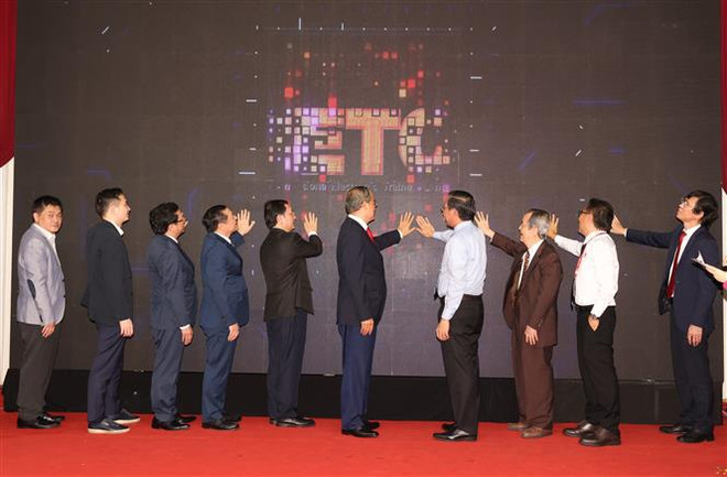 Ouverture du Centre international de formation électronique à Ho Chi Minh-Ville ảnh 1  Ouverture du Centre international de formation électronique à Ho Chi Minh-Ville ảnh 1