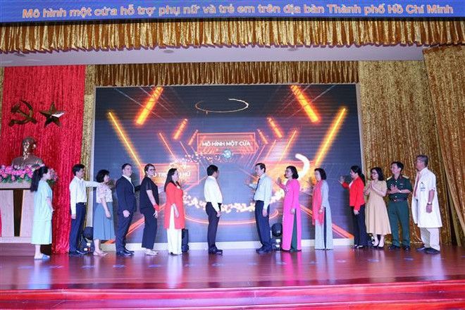 Hô Chi Minh-Ville lance un modèle à guichet unique pour femmes et enfants ảnh 1