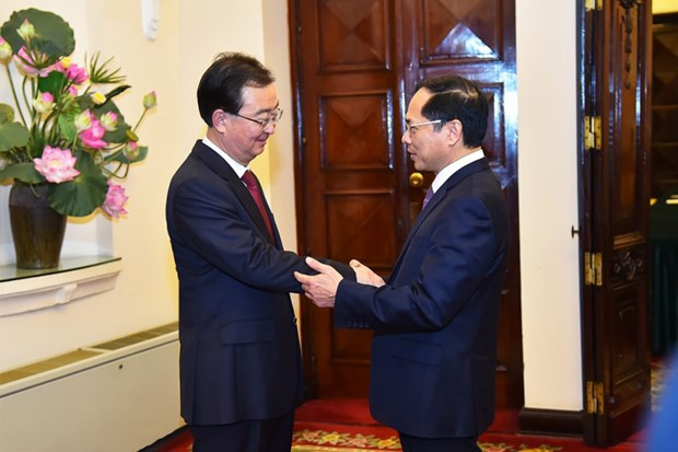 Le chef de la diplomatie vietnamienne reçoit le secrétaire du Comité provincial du PCC du Yunnan ảnh 1 Le chef de la diplomatie vietnamienne reçoit le secrétaire du Comité provincial du PCC du Yunnan ảnh 1