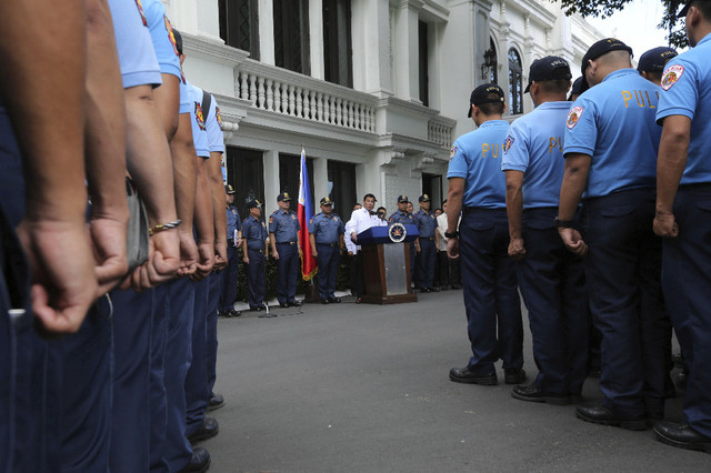 Philippines : Près de 100 policiers révoqués pour usage de drogue ảnh 1 Philippines : Près de 100 policiers révoqués pour usage de drogue ảnh 1