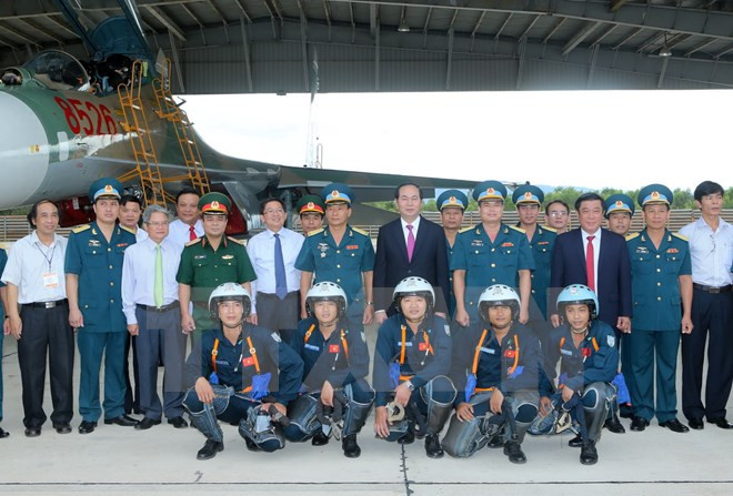 Le président Tran Dai Quang rend visite au régiment de l'armée de l'air 925 ảnh 1 Le président Tran Dai Quang rend visite au régiment de l'armée de l'air 925 ảnh 1