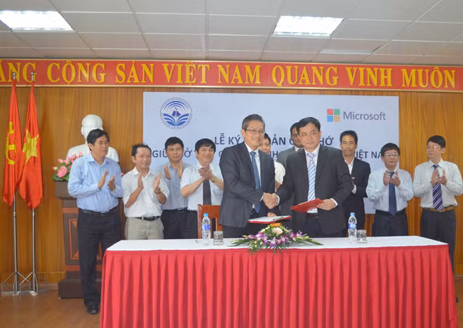 Quang Ninh renforce la coopération dans le développement des TI ảnh 1