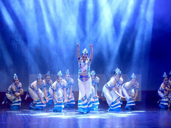 Une troupe artistique du Yunnan (Chine) en spectacle à Hanoi ảnh 1 Une troupe artistique du Yunnan (Chine) en spectacle à Hanoi ảnh 1