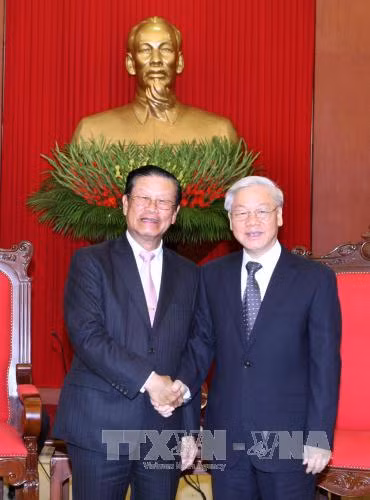 Des dirigeants du Parti et de l’Etat reçoivent un dirigeant laotien ảnh 1