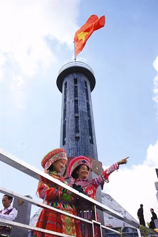 La tour du drapeau de Lung Cu ảnh 1