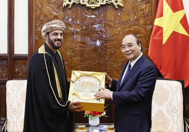 Le président Nguyen Xuan Phuc reçoit les ambassadeurs d'Oman et de la République tchèque ảnh 1 Le président Nguyen Xuan Phuc reçoit les ambassadeurs d'Oman et de la République tchèque ảnh 1