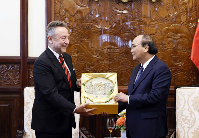 Le président Nguyen Xuan Phuc reçoit les ambassadeurs d'Oman et de la République tchèque ảnh 2 Le président Nguyen Xuan Phuc reçoit les ambassadeurs d'Oman et de la République tchèque ảnh 2