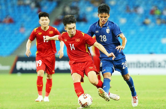 Championnat AFF U19: Le Vietnam et la Thaïlande se qualifient pour les demi-finales ảnh 2 Championnat AFF U19: Le Vietnam et la Thaïlande se qualifient pour les demi-finales ảnh 2