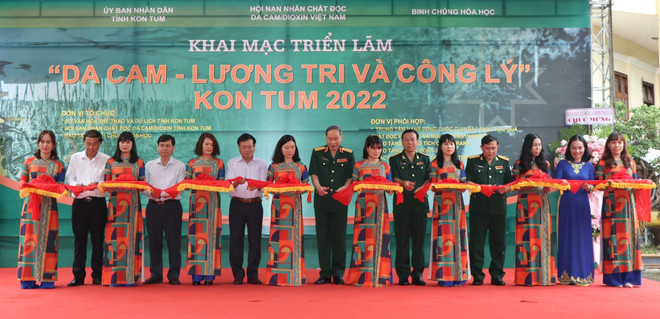 Ouverture de l’exposition "Agent orange - Conscience et Justice" à Kon Tum ảnh 1 Ouverture de l’exposition "Agent orange - Conscience et Justice" à Kon Tum ảnh 1