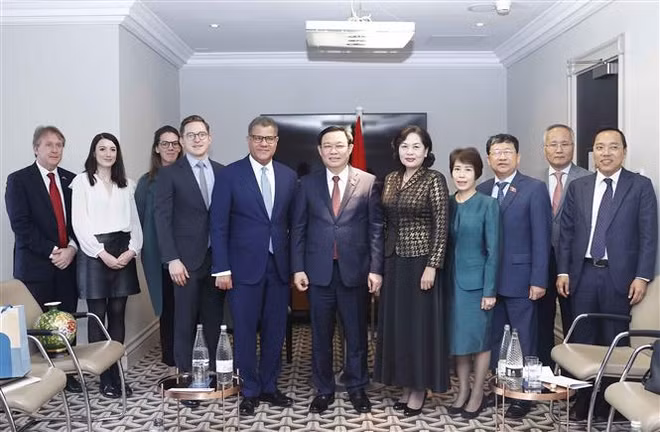 Le président de l’AN rencontre le président de la COP26 ảnh 2