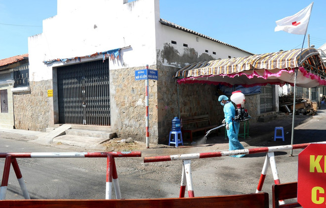 COVID-19 : le Vietnam compte son 54e cas de contamination ảnh 1