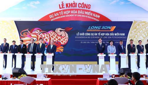 Le Premier ministre à la mise en chantier du complexe pétrochimique du Sud ảnh 1 Le Premier ministre à la mise en chantier du complexe pétrochimique du Sud ảnh 1