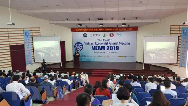 La 12e rencontre annuelle des économistes du Vietnam à Da Lat ảnh 1 La 12e rencontre annuelle des économistes du Vietnam à Da Lat ảnh 1