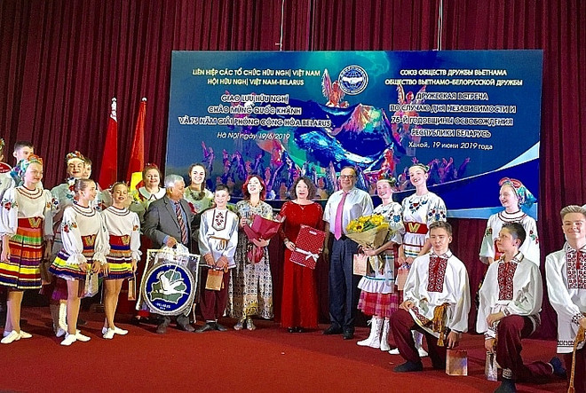 Échange d’amitié à Hanoï en l’honneur de la Fête nationale de la Biélorussie ảnh 1 Échange d’amitié à Hanoï en l’honneur de la Fête nationale de la Biélorussie ảnh 1