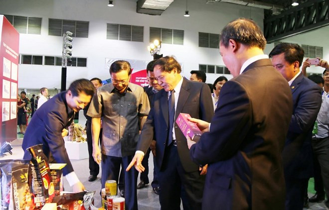 La Foire commerciale Vietnam-Laos contribue à la promotion des relations économiques bilatérales ảnh 1 La Foire commerciale Vietnam-Laos contribue à la promotion des relations économiques bilatérales ảnh 1