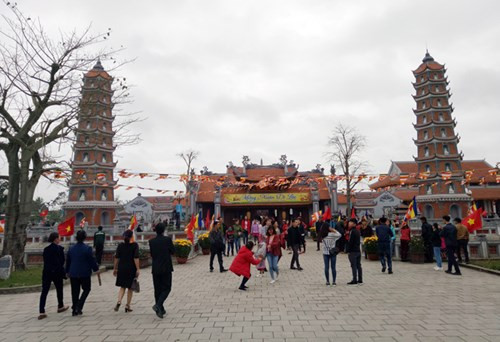 Plus de 145.000 touristes à Quang Binh pendant le Têt traditionnel ảnh 1 Plus de 145.000 touristes à Quang Binh pendant le Têt traditionnel ảnh 1