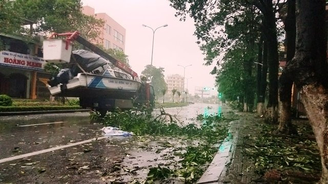 Message de sympathie du PM laotien au Vietnam après le passage du typhon Doksuri ảnh 1