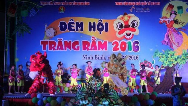 Une Fête de la mi-automne joyeuse pour les enfants en difficulté ảnh 1 Une Fête de la mi-automne joyeuse pour les enfants en difficulté ảnh 1
