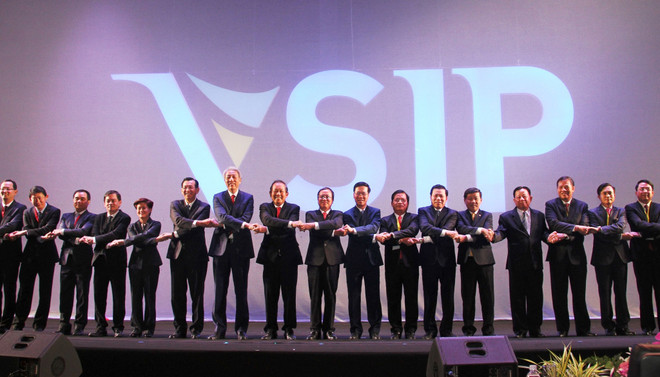 Célébration du 20e anniversaire de la fondation du Parc industriel Vietnam-Singapour ảnh 1 Célébration du 20e anniversaire de la fondation du Parc industriel Vietnam-Singapour ảnh 1