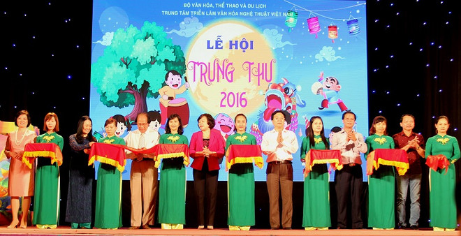 Exposition "La fête de la Mi-automne du Vietnam et la communauté de l'ASEAN" ảnh 1