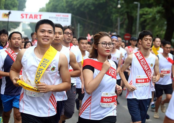 Plus de 24.800 participants aux courses Terry Fox et Kizuna Ekiden ảnh 2 Plus de 24.800 participants aux courses Terry Fox et Kizuna Ekiden ảnh 2
