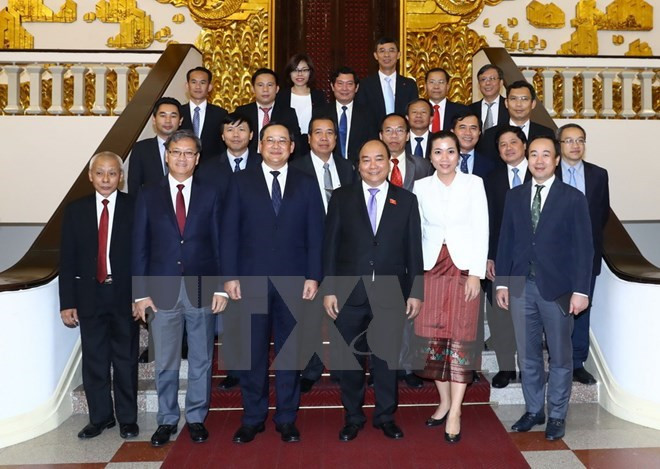 Le Premier ministre demande d’augmenter le commerce bilatéral avec le Laos ảnh 1 Le Premier ministre demande d’augmenter le commerce bilatéral avec le Laos ảnh 1
