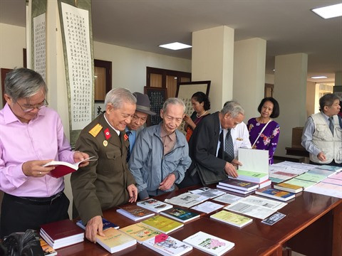 Le Club de poésie en chinois, vietnamien et français fête ses 25 ans ảnh 2 Le Club de poésie en chinois, vietnamien et français fête ses 25 ans ảnh 2