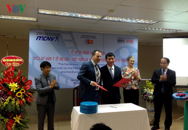 Le Vietnam réceptionne 33 documentaires de valeur historique ảnh 1 Le Vietnam réceptionne 33 documentaires de valeur historique ảnh 1