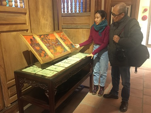 Les jeunes artistes peintres se passionnent pour les estampes de Hàng Trông ảnh 1 Les jeunes artistes peintres se passionnent pour les estampes de Hàng Trông ảnh 1