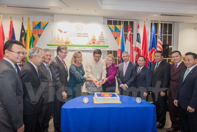 Célébration des 50 ans de la fondation de l’ASEAN aux Etats-Unis et en Espagne ảnh 1 Célébration des 50 ans de la fondation de l’ASEAN aux Etats-Unis et en Espagne ảnh 1
